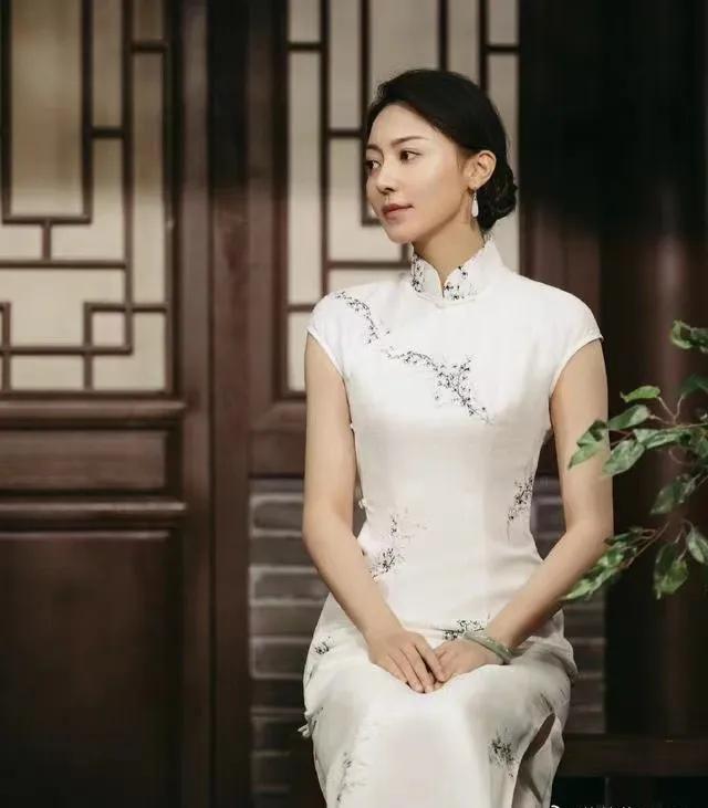 这些明星穿上旗袍气韵芳华，复古风华绝代 时尚 第2张