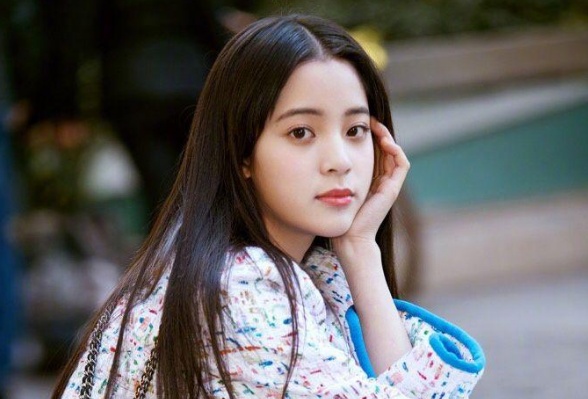欧阳娜娜小碎花吊带夏日感十足，总被黑上热搜，无所谓不在乎 时尚 第7张