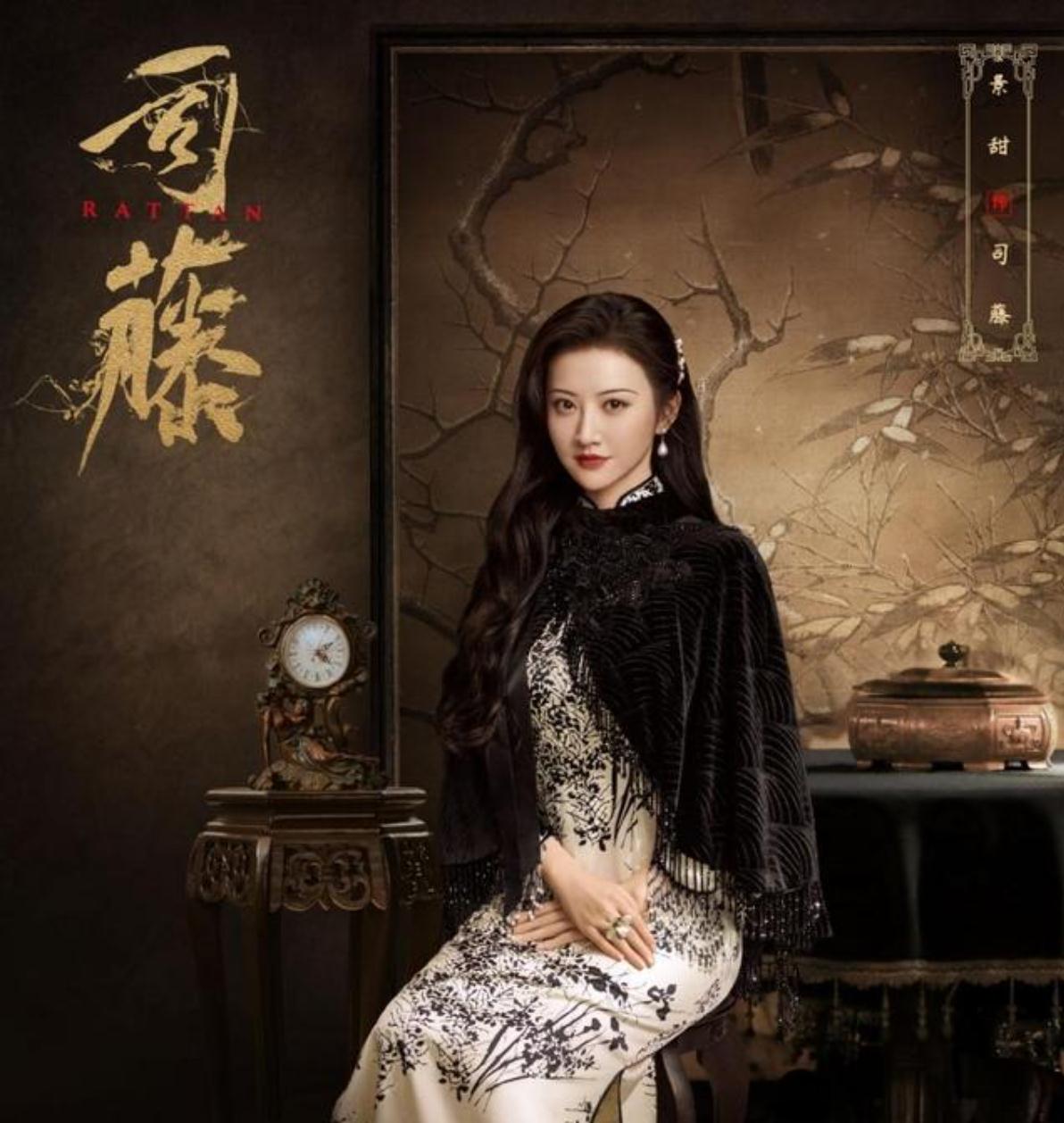 景甜穿旗袍气质婀娜多姿，骨子里透发着魅惑，身材纤细曲线玲珑 时尚 第3张