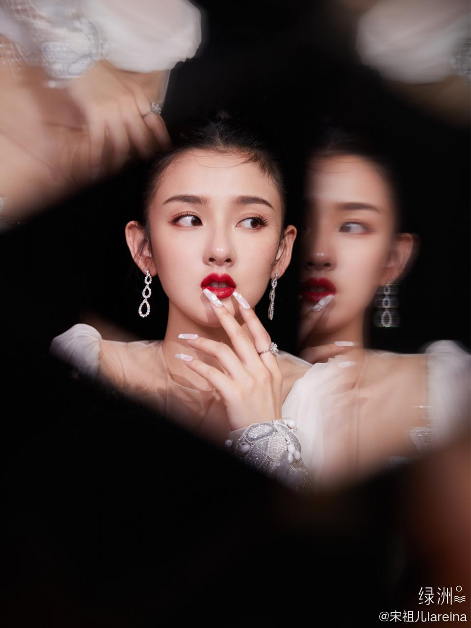 宋祖儿的穿搭简直就是小女生的模版！可纯可艳又不媚俗 时尚 第12张