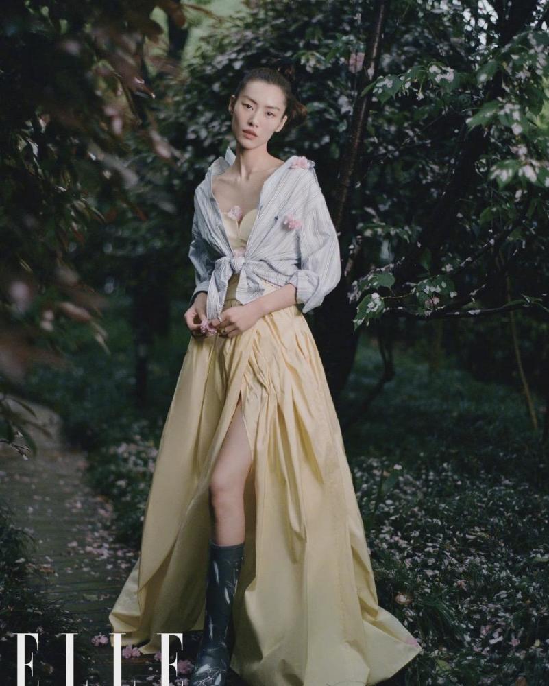 刘雯登《ELLE》六月时尚杂志封面，每一张都是大片太飒了 时尚 第6张