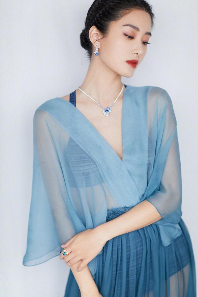 杨采钰穿薄纱裙走红毯，比秀场模特还要美 时尚 第6张