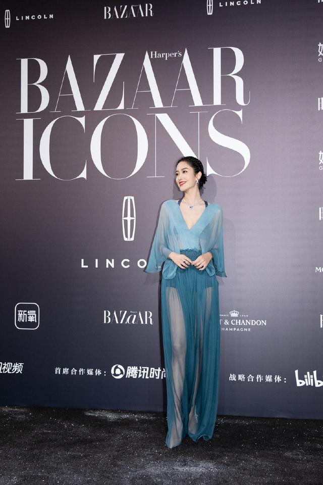 杨采钰穿薄纱裙走红毯，比秀场模特还要美 时尚 第3张