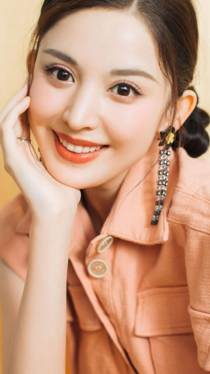 古力娜扎双丸子头粉嫩脸蛋可爱图片写真 时尚 第1张