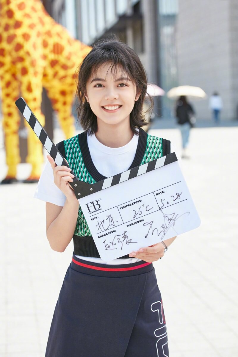 俊俏短发少女赵今麦春日时尚街拍图片 街拍 第1张