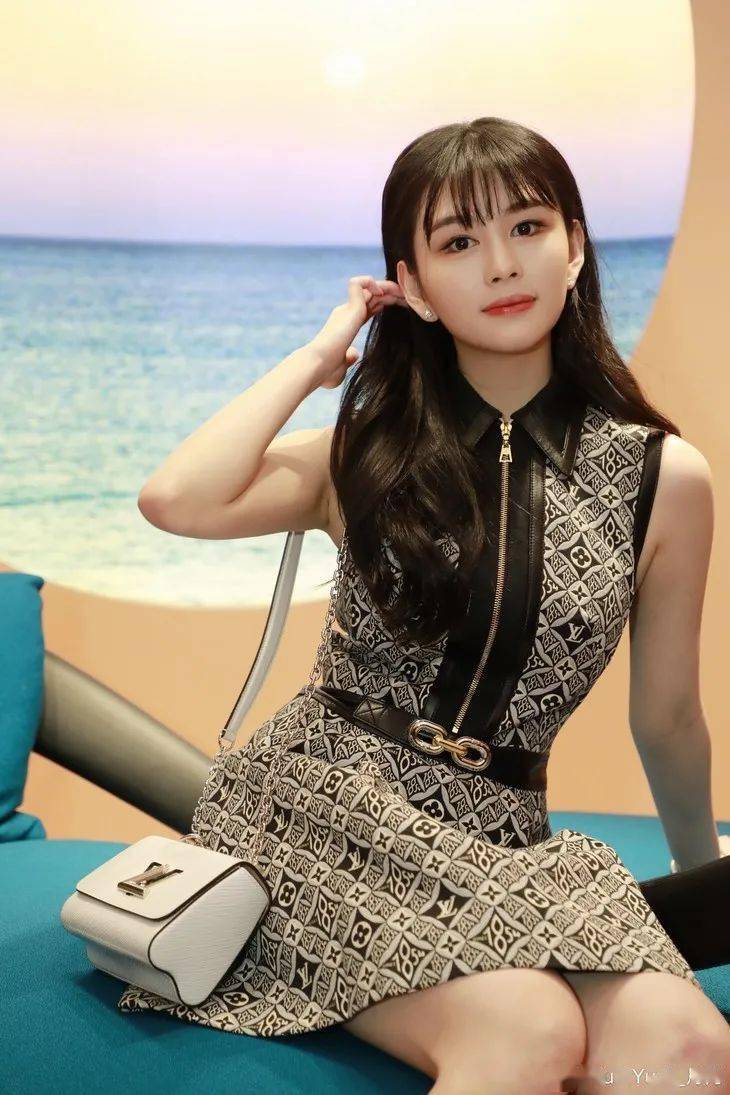 看到邱淑贞女儿穿旗袍，是疯狂心动的 时尚 第1张
