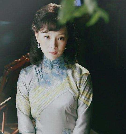 中年女性怎么穿衣打扮能彰显中国风时尚韵味 穿搭 第1张