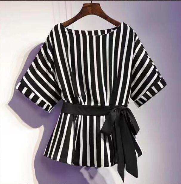 红色裤子搭配什么样的衣服最好看？ 穿搭 第1张