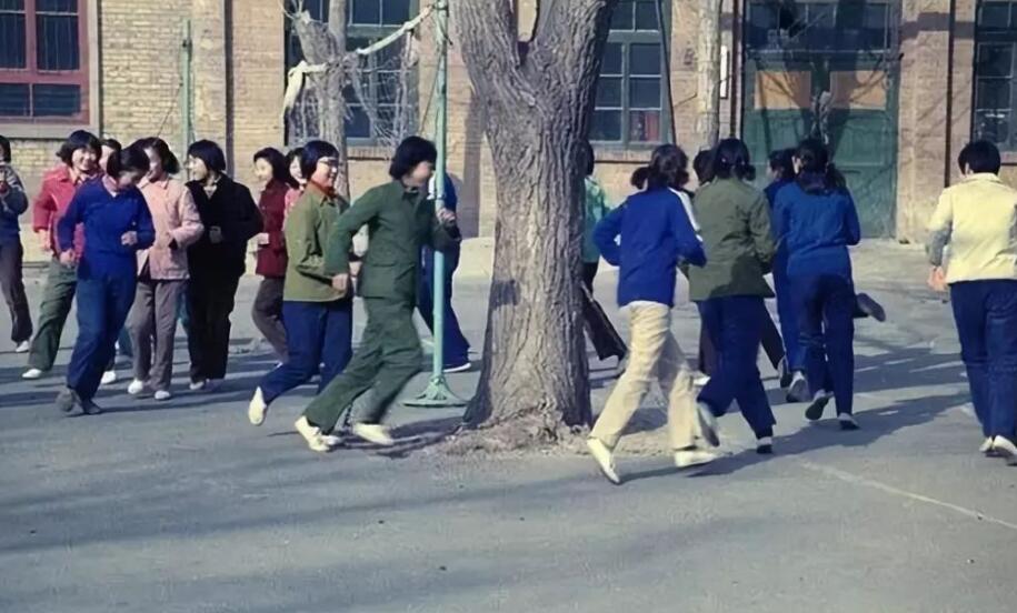 十年前的衣服拿出来穿是什么感觉？ 穿搭 第1张
