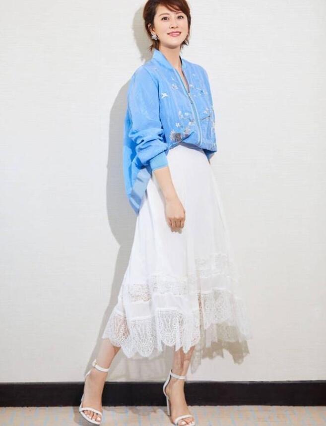 喜欢穿蓝色衣服，要怎样穿衣打扮才好看？ 穿搭 第1张