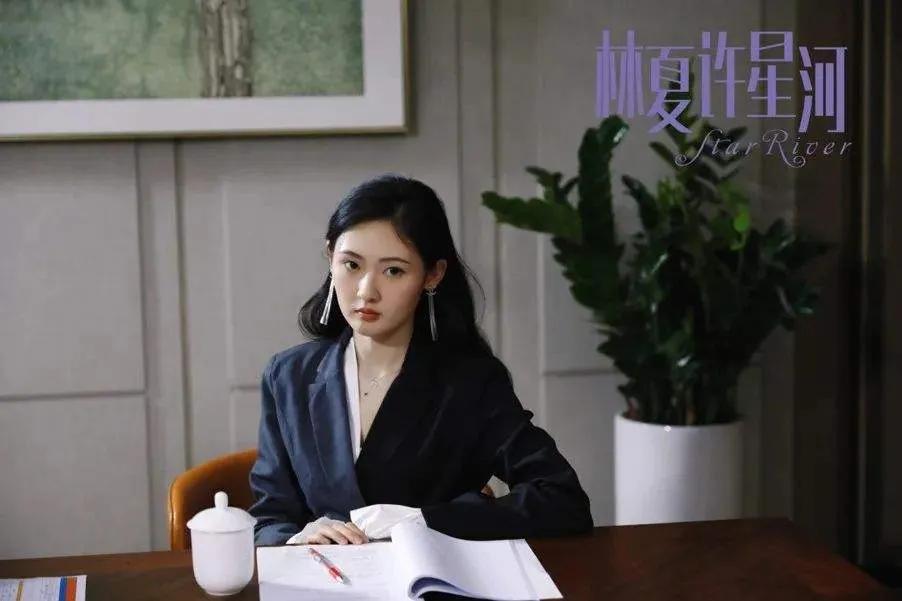 换妆如同换脸，这位新人小花马尾一扎直接就是直男斩 时尚 第11张