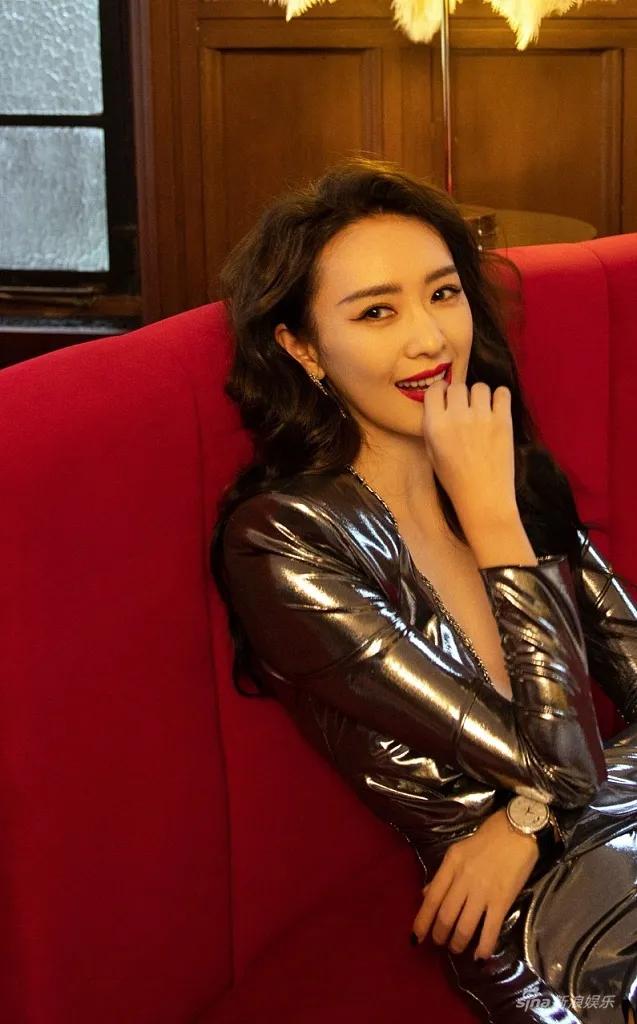 童瑶穿高开叉长裙美腿吸睛！魔鬼身材越发性感 时尚 第3张