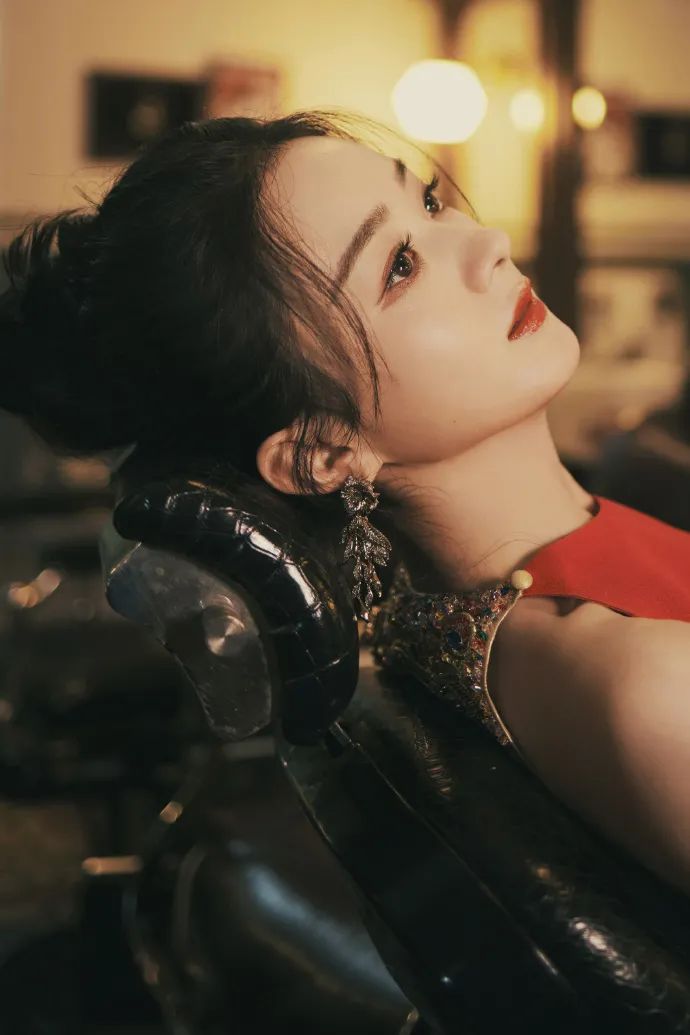 赵丽颖穿金色流苏红裙！魔鬼身材美到让人窒息 时尚 第9张