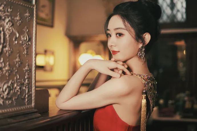 赵丽颖穿金色流苏红裙！魔鬼身材美到让人窒息 时尚 第6张