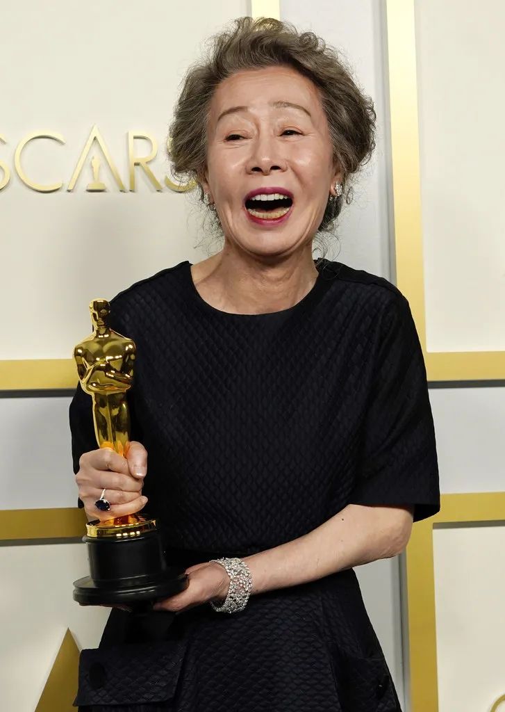 2021年韩国十大美女红星！孙艺珍金素妍宋慧乔争奇斗艳 时尚 第2张