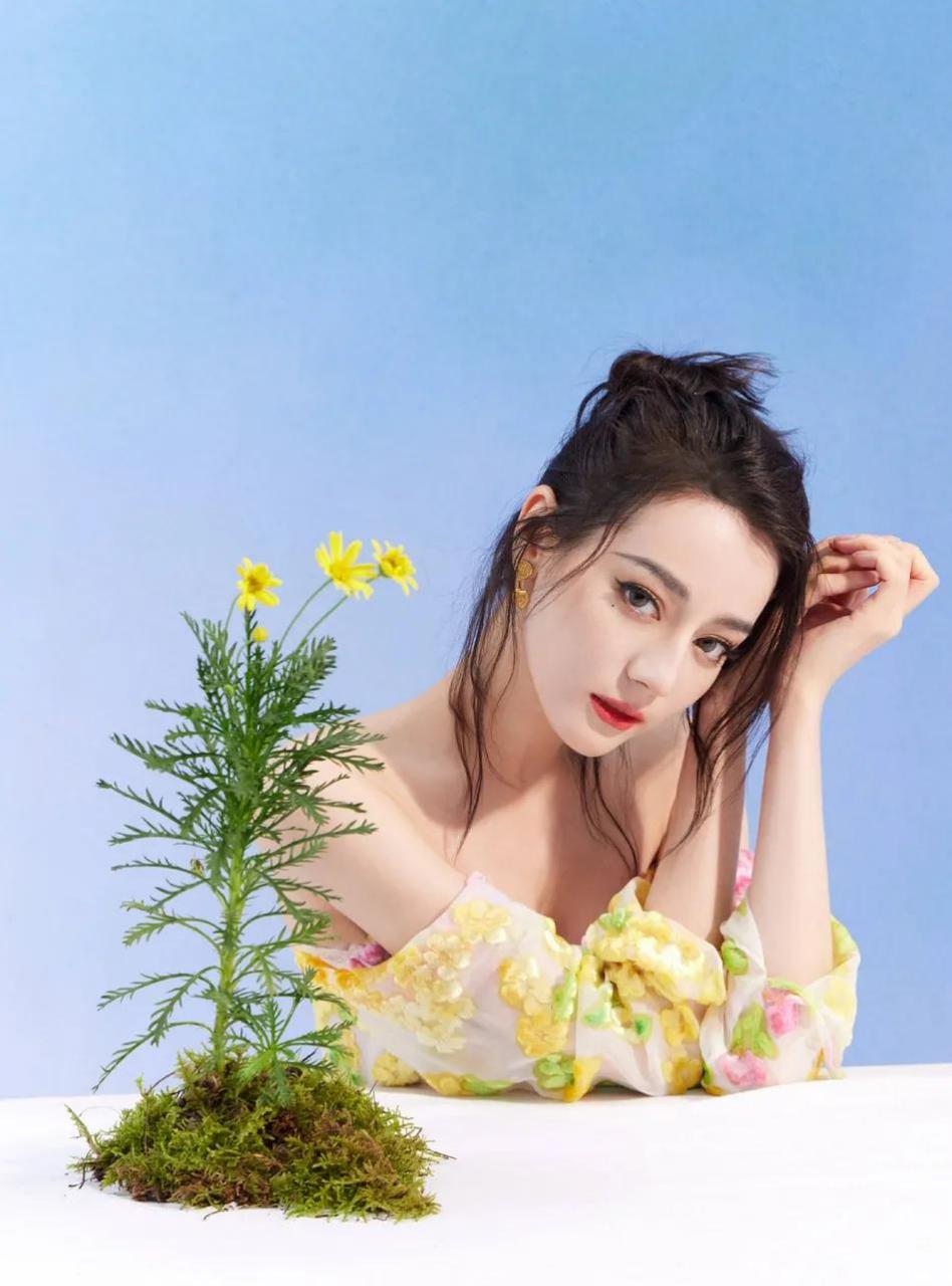 迪丽热巴穿抹胸碎花长裙变花仙子！性感撩人太美丽 时尚 第3张
