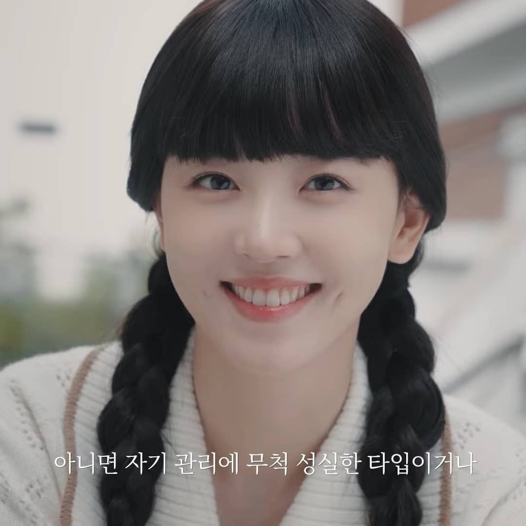 以厚实齐刘海出演“最美吸血鬼”，姜汉娜新剧《吸血姐妹》中的造型令人惊艳 健康 第6张