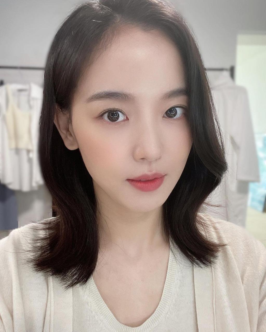 以厚实齐刘海出演“最美吸血鬼”，姜汉娜新剧《吸血姐妹》中的造型令人惊艳 健康 第8张