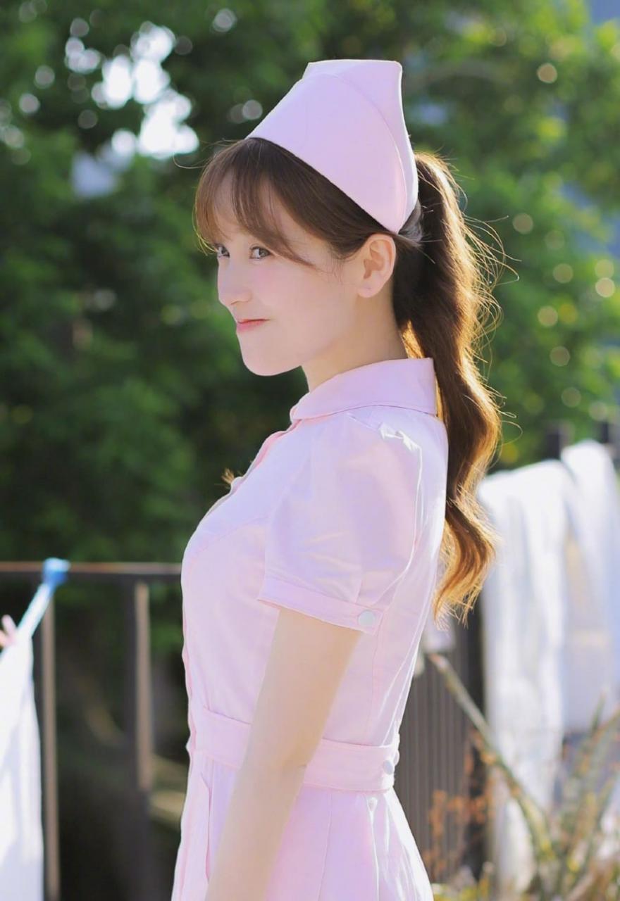 甜美女神金莎护士制服少女风唯美图片写真 时尚 第1张