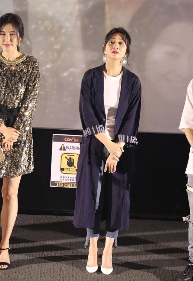 殷桃人美身材好，真空穿黑色西装裙性感迷人 时尚 第6张