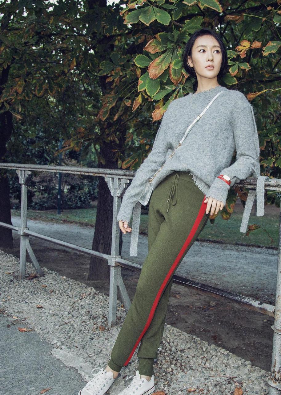童瑶称自己是“行走的锡纸”，今天这穿的高开叉锡纸礼服美翻了 时尚 第5张