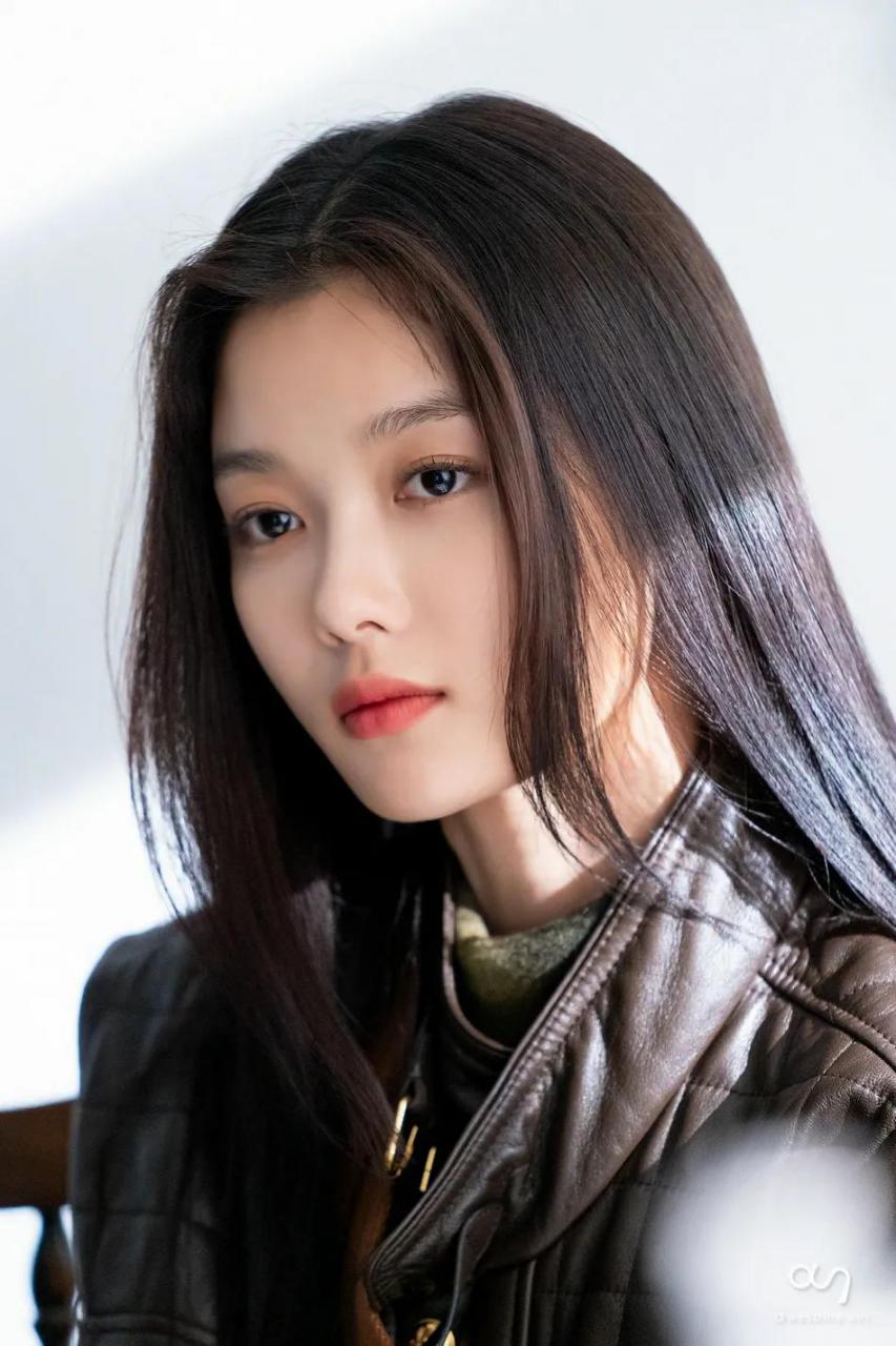 韩国女星金裕贞侧颜照太惊艳！曾经影视角色也美出新高 时尚 第1张