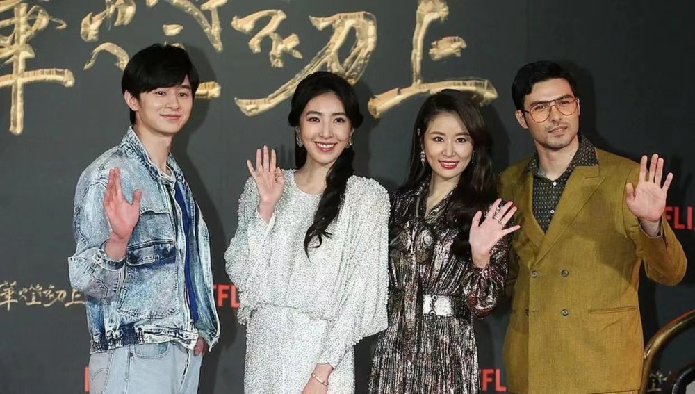 林心如穿“锡纸裙”秀小蛮腰，没美颜状态也很赞 时尚 第5张