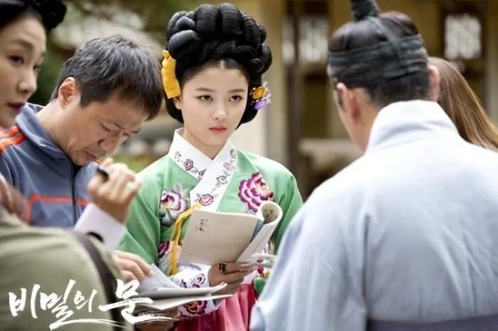 韩国女星金裕贞侧颜照太惊艳！曾经影视角色也美出新高 时尚 第5张