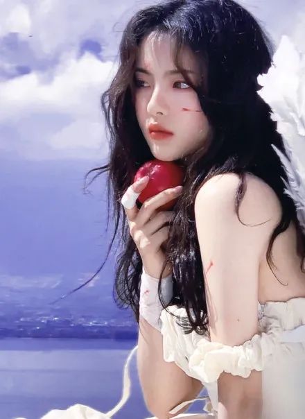 杨超越穿白裙大秀香肩！性感俏丽美不可挡 时尚 第3张