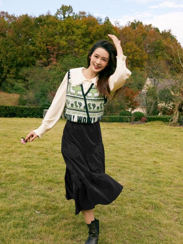 李沁针织背心叠穿打扮如邻家女孩，简单却气质清纯 时尚 第4张