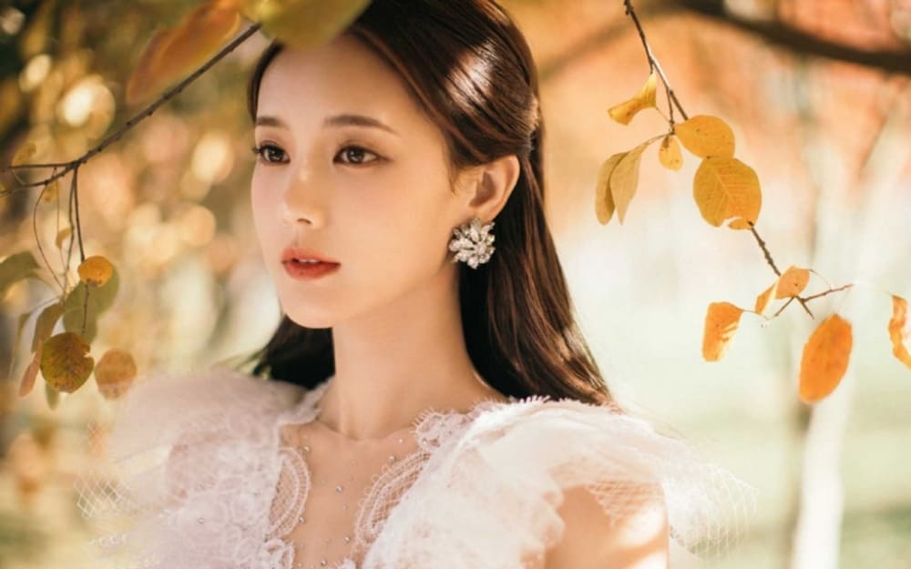 李一桐穿蕾丝纱裙仙气飘飘暖秋森林写真大片 时尚 第2张