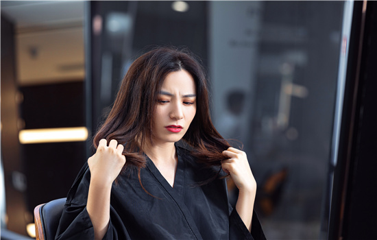洗完头刘海翘起来怎么办 为什么每次洗头刘海都会翘起来 健康 第1张