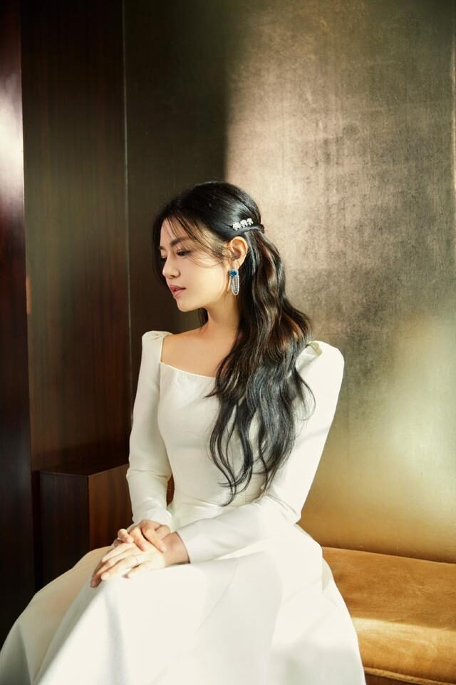 陈妍希穿一字裙打扮似邻家女，初恋脸真减龄 时尚 第2张