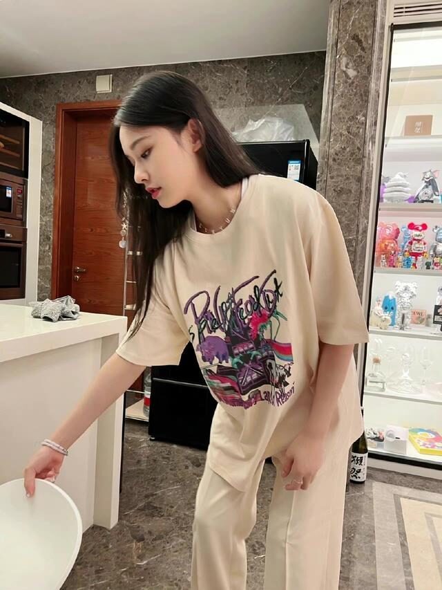 林允简单T恤搭配阔腿裤温柔舒适，简约新颖配色方案成亮点 时尚 第8张