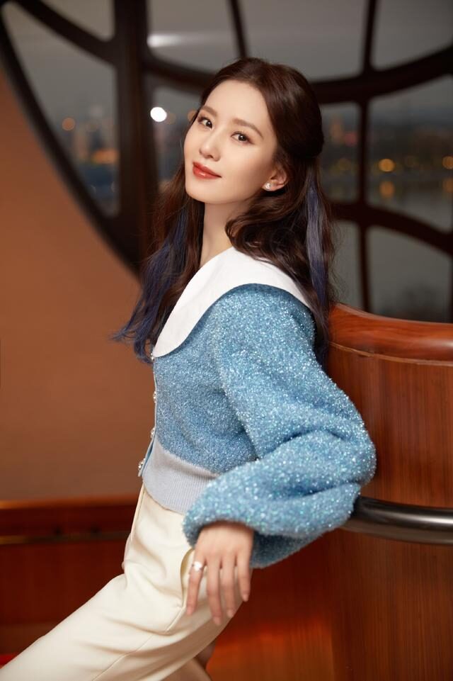 刘诗诗清爽配色打扮温柔有韵味，还是那样有少女感 时尚 第4张