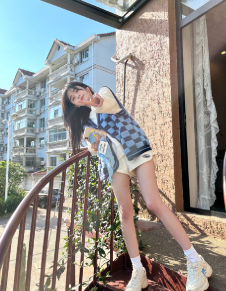 鞠婧祎海军风上衣配小短裙，气质温婉活泼太可爱 时尚 第7张