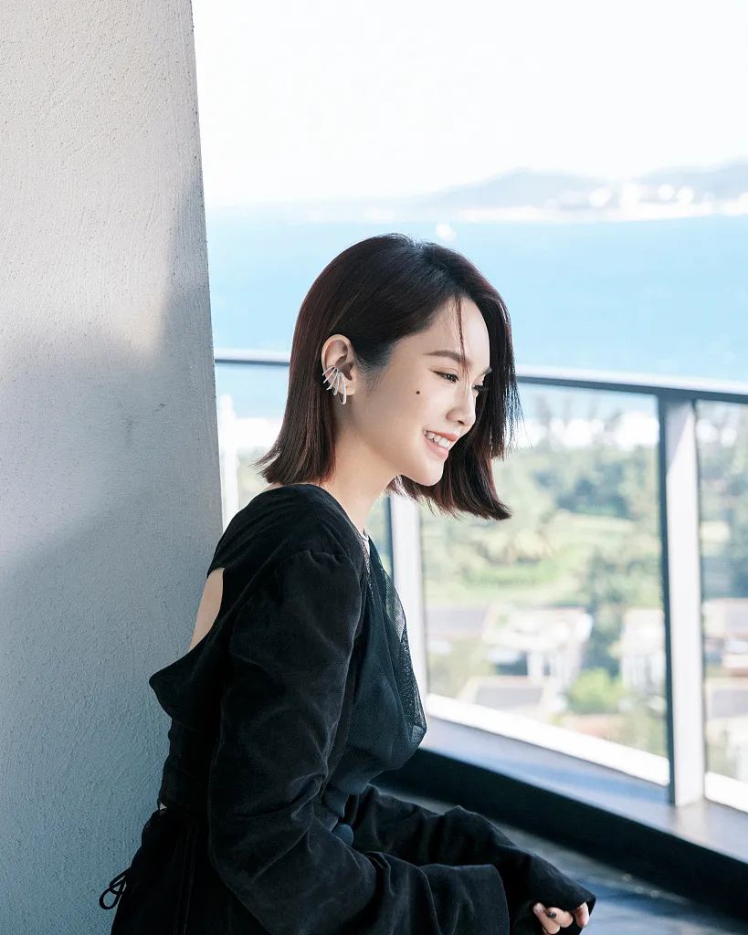 杨丞琳穿露肩黑裙太美艳！温柔秀逸太有女人味 时尚 第3张
