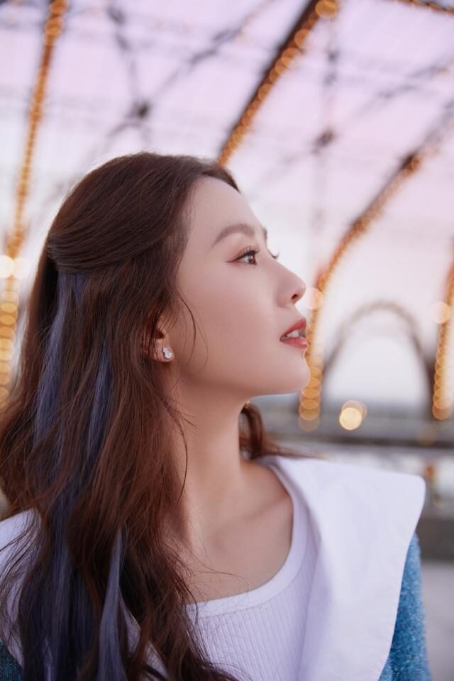刘诗诗清爽配色打扮温柔有韵味，还是那样有少女感 时尚 第1张