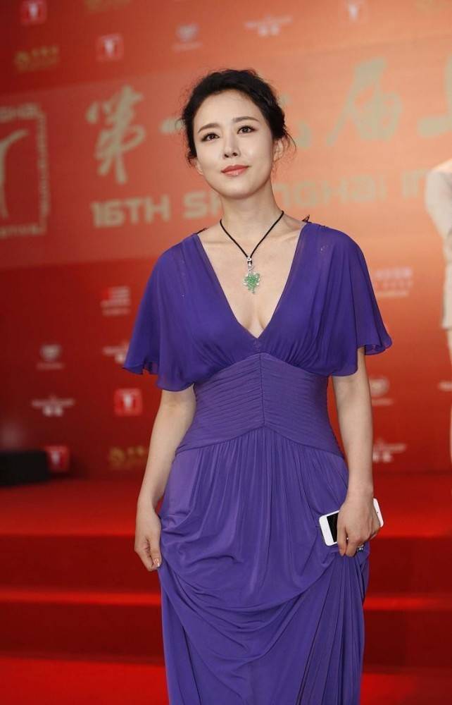颜丹晨穿紫色裙转身太惊艳，气质优雅迷人 时尚 第6张