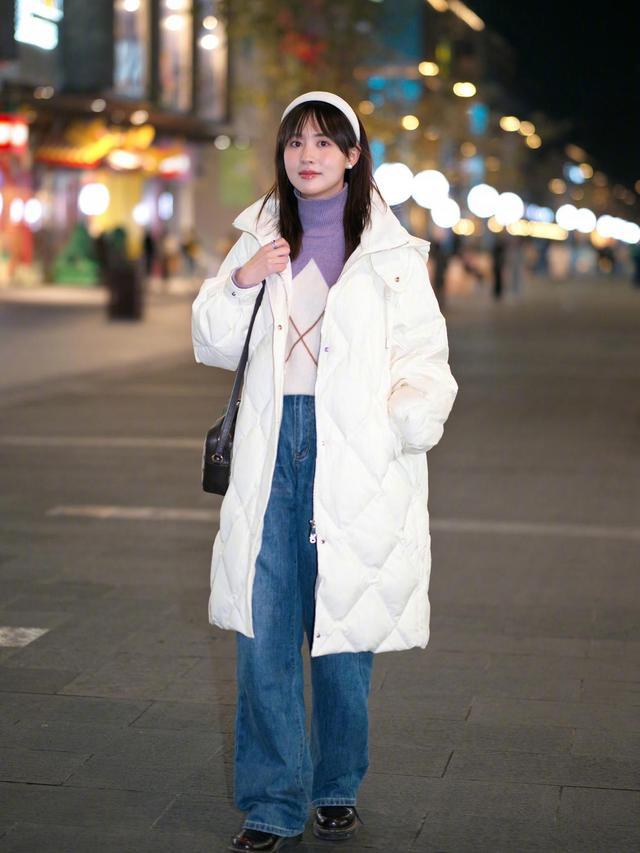 除了搭配打底裤，羽绒服还适合搭配哪几种裤子 街拍 第2张