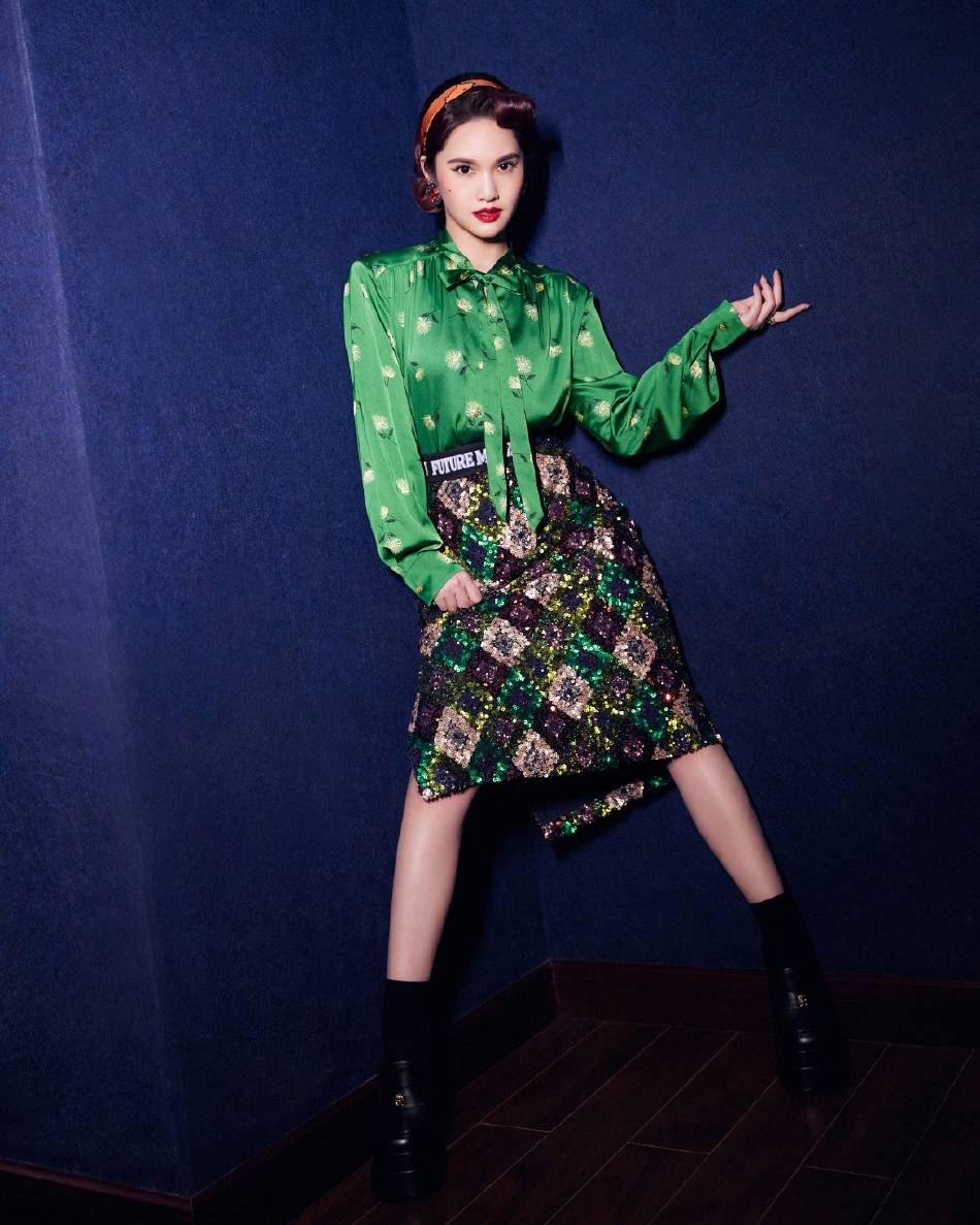 杨丞琳绿色开衩亮片裙露出美腿超靓！俏脸甜美相当明艳动人 时尚 第4张