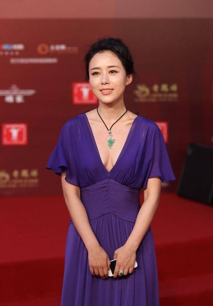 颜丹晨穿紫色裙转身太惊艳，气质优雅迷人 时尚 第3张