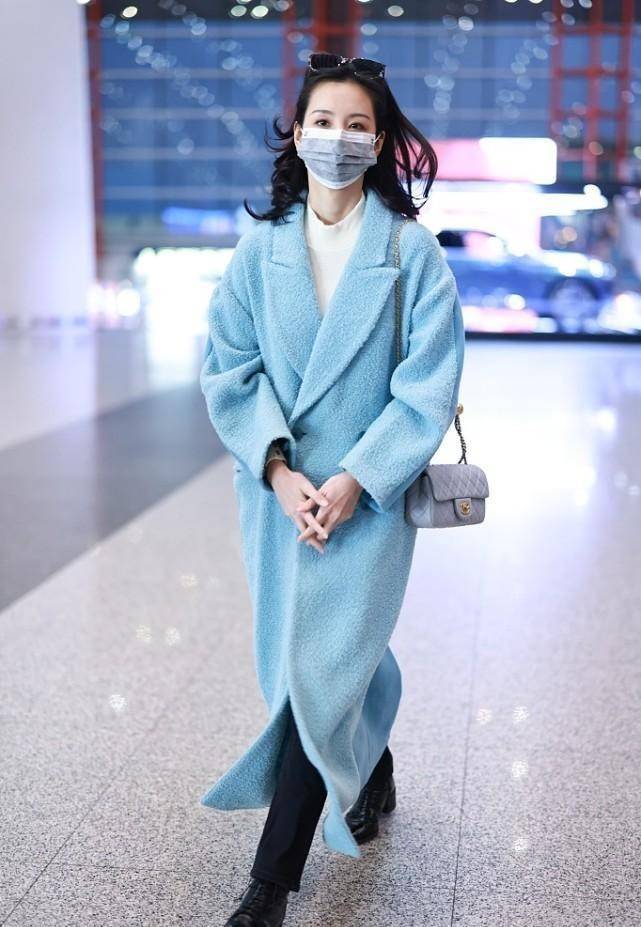 陈都灵机场街拍：“奶奶衣柜”开衫穿搭成熟不少 街拍 第8张