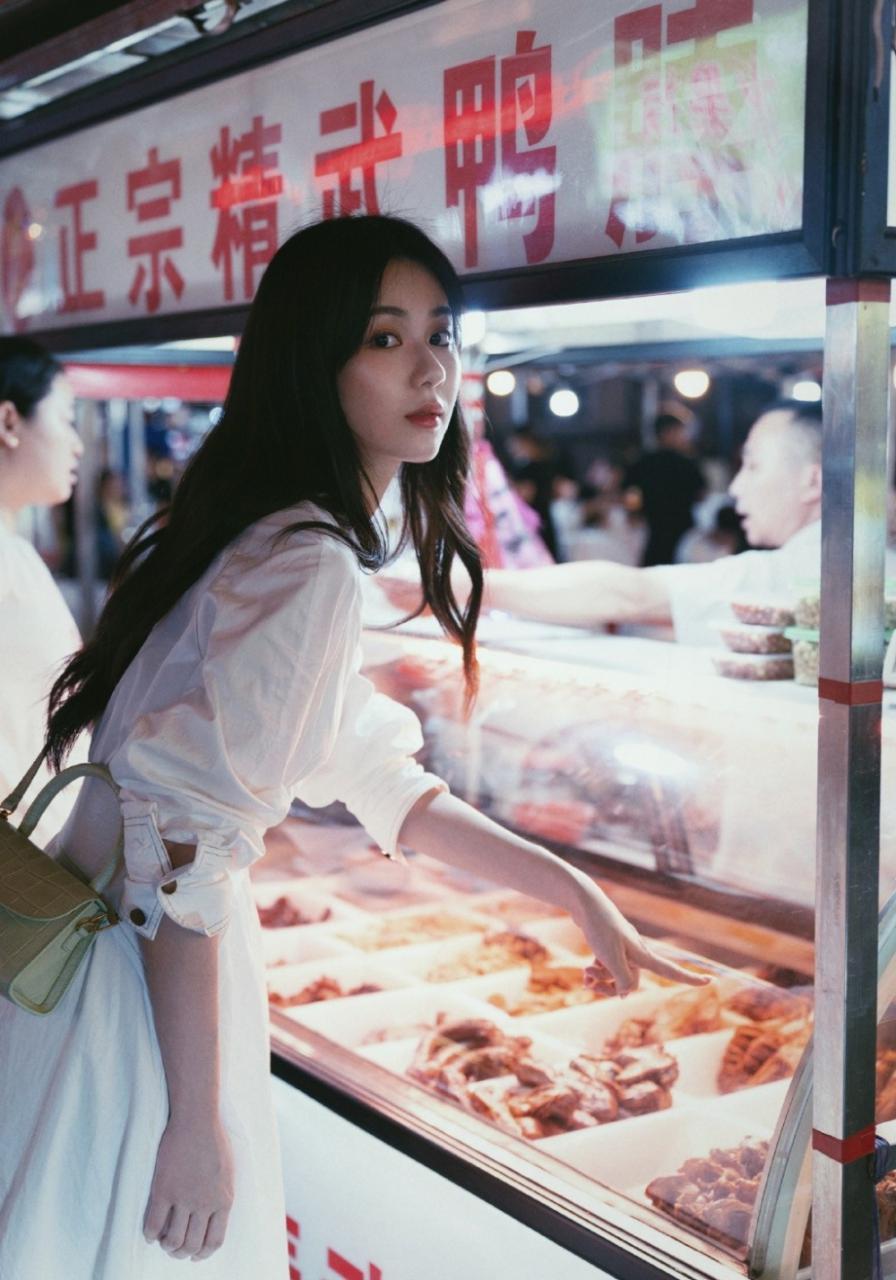 长发气质女神街拍图片 美女图片 第1张