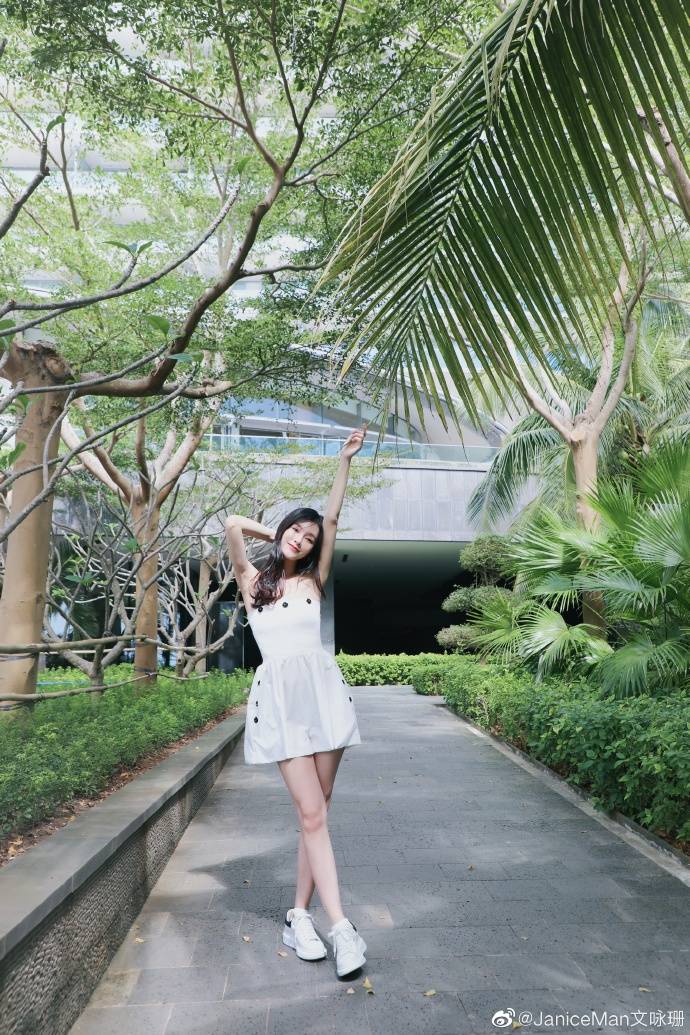 “赵敏”文咏珊晒新年写真超美艳！一袭红色衣裙美的让人心动 时尚 第8张