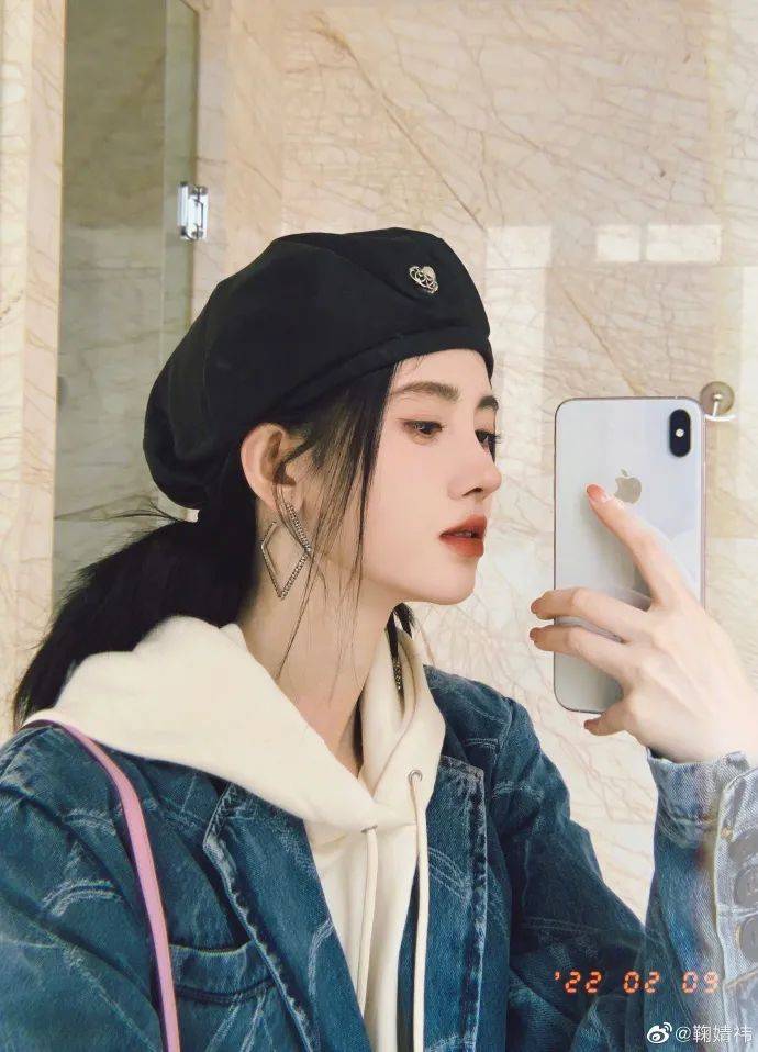 鞠婧祎穿牛仔裤曼妙身材超赞！肌肤白皙美貌动人 时尚 第2张