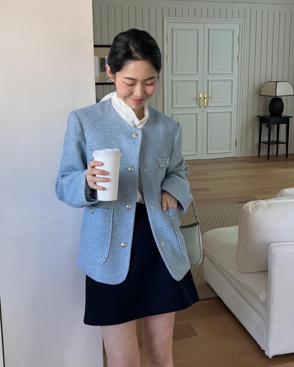 把春天穿上身，韩国女生都穿浅蓝、苹果绿色单品上街了 穿搭 第3张