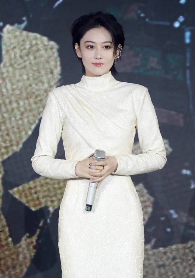 张馨予穿睡衣裙看着更温柔了，太有女人味 时尚 第5张