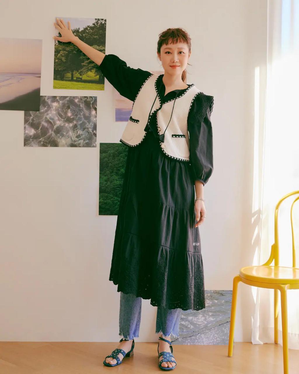 像森林走出的仙气女生：今年春天把孔晓振碎花+丹宁穿搭公式学起来 穿搭 第10张