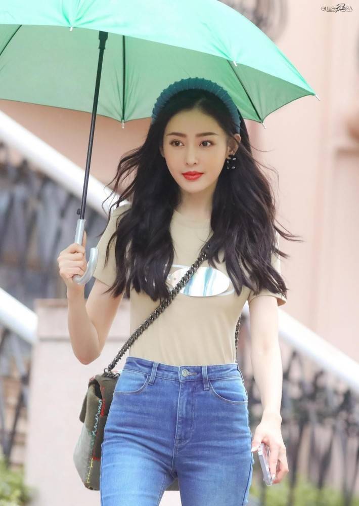 张天爱参加浪姐3私服造型舒服，看身材像18岁少女 时尚 第1张